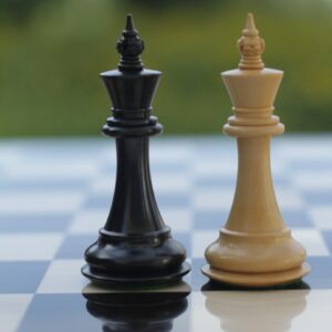C70 Pièces d'échecs le souverain